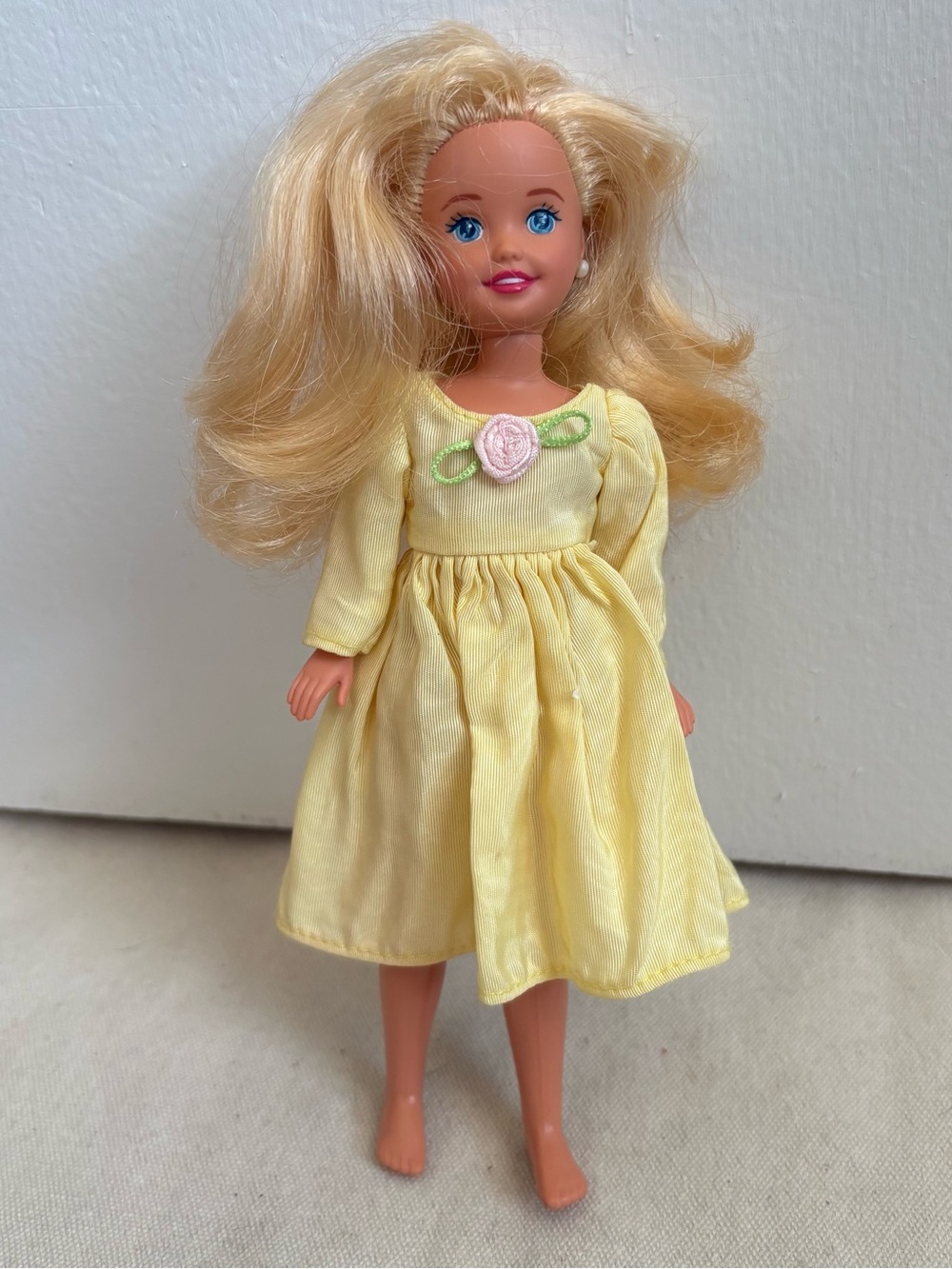 VTG Barbie Wedding Party Deluxe Set Stacie Doll Yellow Dress 1994